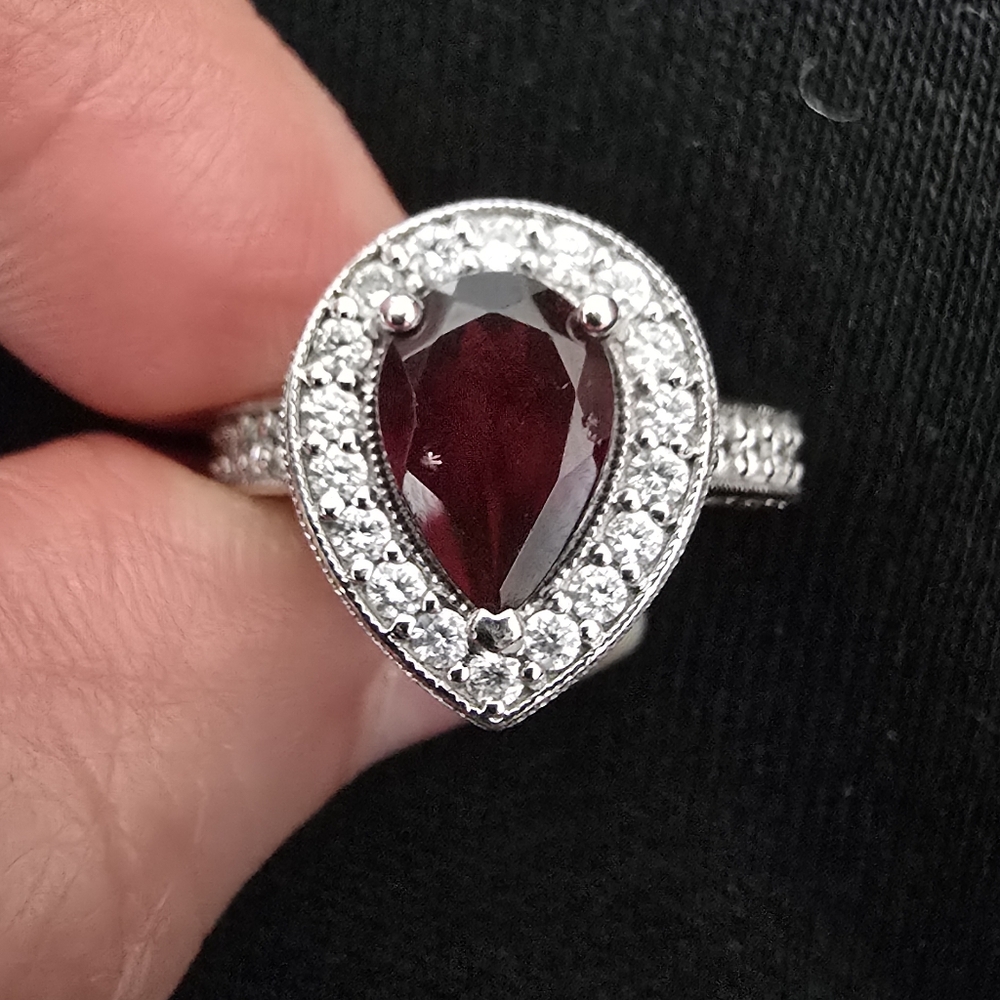 14k White Gold Garnet Halo Ring (Size 7)